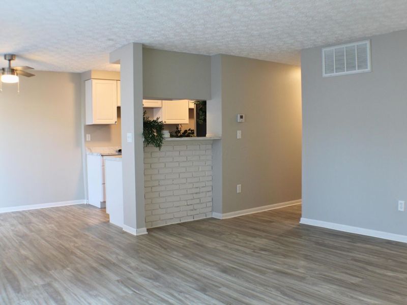 2472 Nassau Drive, Columbus, OH 43232 Photo 2