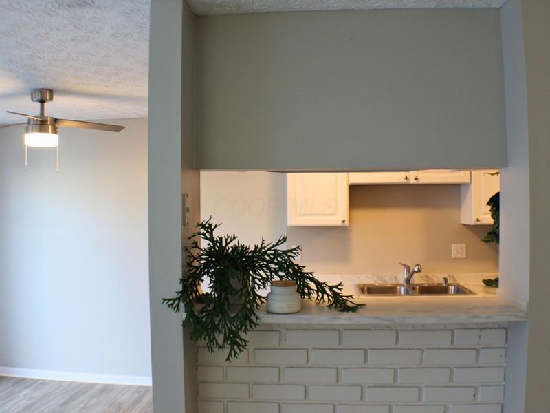 2472 Nassau Drive, Columbus, OH 43232 Photo 3