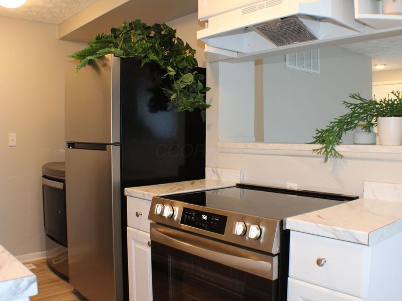 2472 Nassau Drive, Columbus, OH 43232 Photo 8