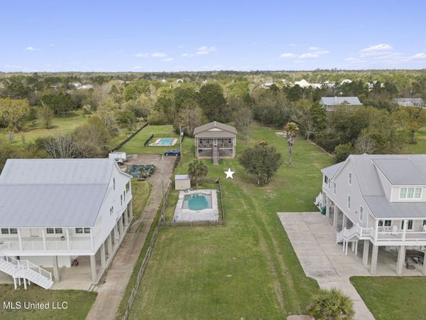 412 S Beach Boulevard, Waveland, MS 39576