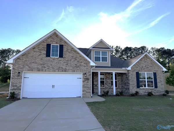 819 Ronnie Drive SE, Hartselle, AL 35640