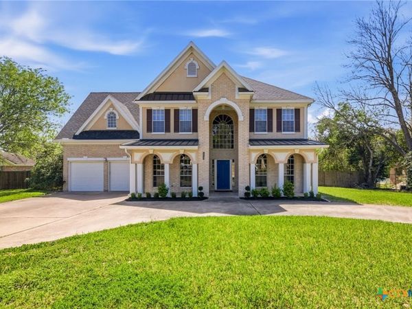 303 Roseland Avenue, Victoria, TX 77901