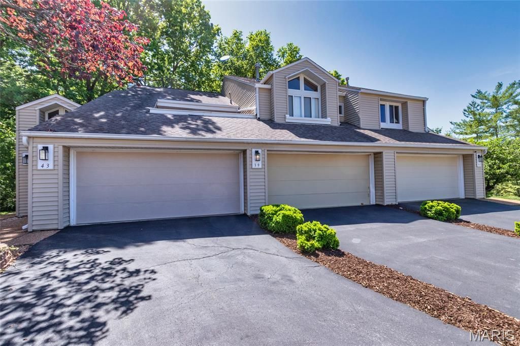 39 Ridgeview Circle Court, Ballwin, MO 63021 Main Photo
