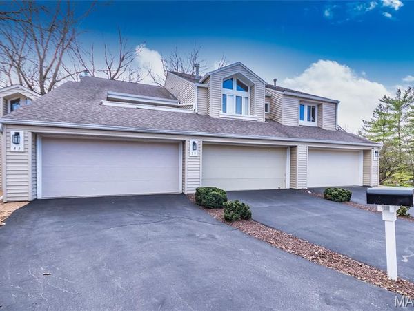 39 Ridgeview Circle Court , Ballwin, MO 63021