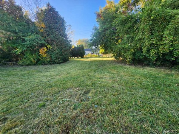 000 15 Mile Rd, Clinton Twp, MI 48035