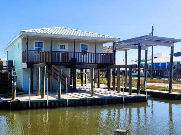 137 Memory Ln, Grand Isle, LA 70358