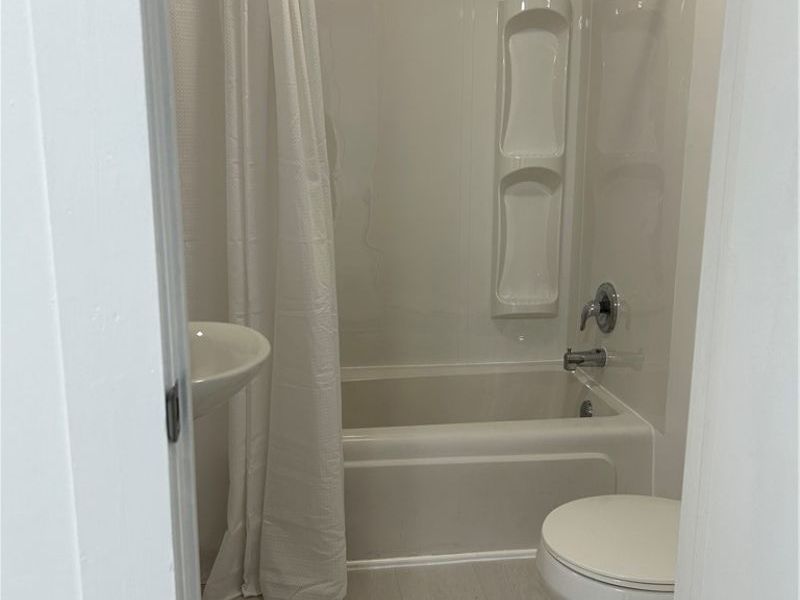 357 Roxboro Road, Vermilion, OH 44089 Photo 8