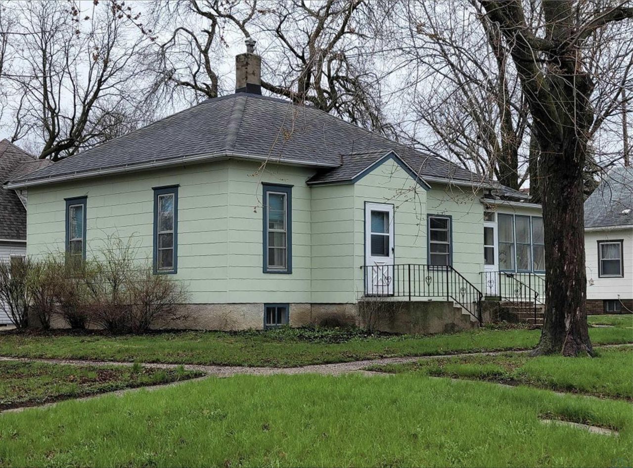 317 W 3rd St, Storm Lake, IA 50588 Main Photo