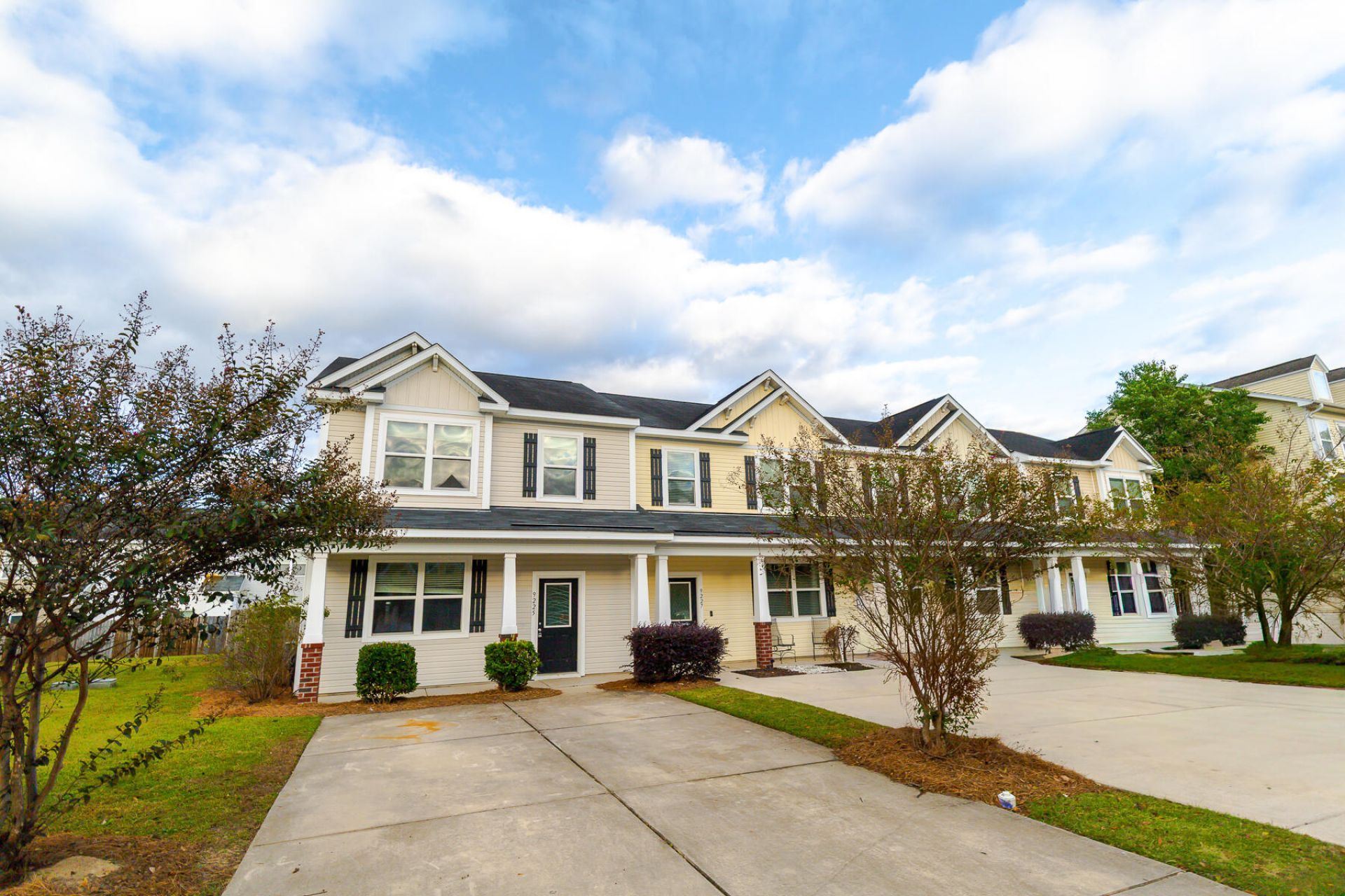 9227 Southern Oak Lane Photo 3