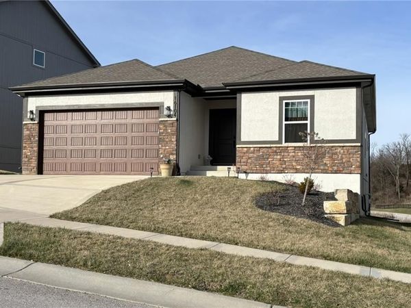 16104 Ryan Circle, Parkville, MO 64152