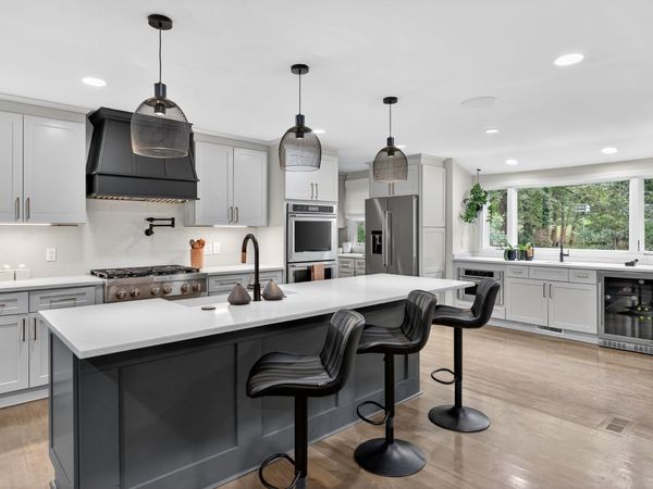 909 Lakemont Dr , Nashville, TN 37220