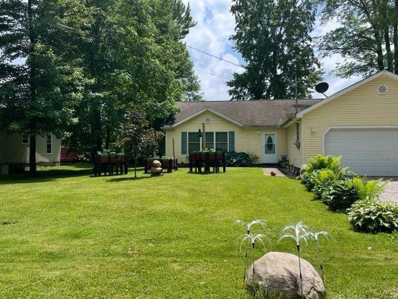 889 Long Shadow Lane, Roaming Shores, OH 44085 Photo 2