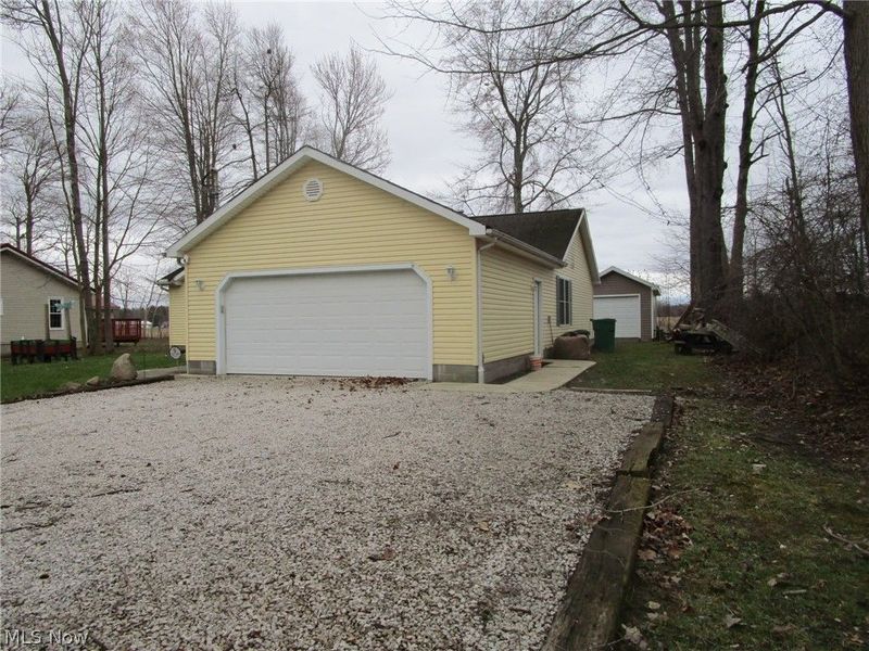 889 Long Shadow Lane, Roaming Shores, OH 44085 Photo 9