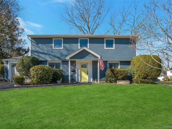 3 Dover Lane, Old Bethpage, NY 11804