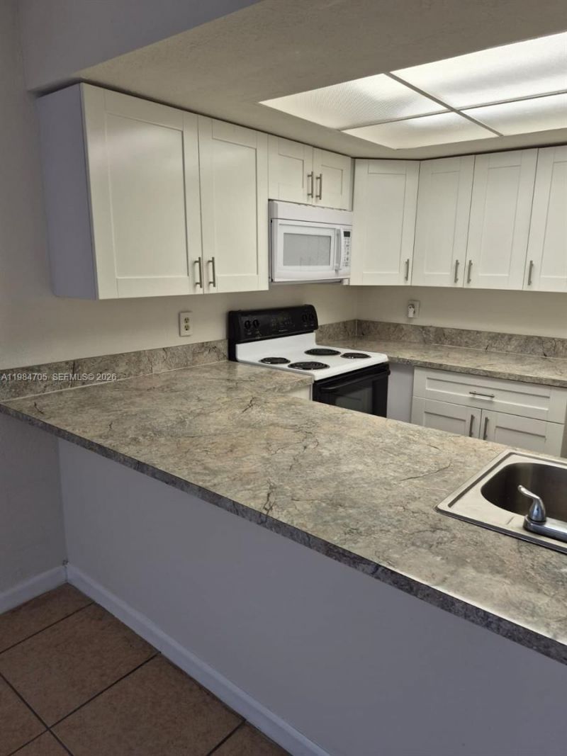 16220 NW 2nd Ave, Unit 412, Miami, FL 33169 Photo