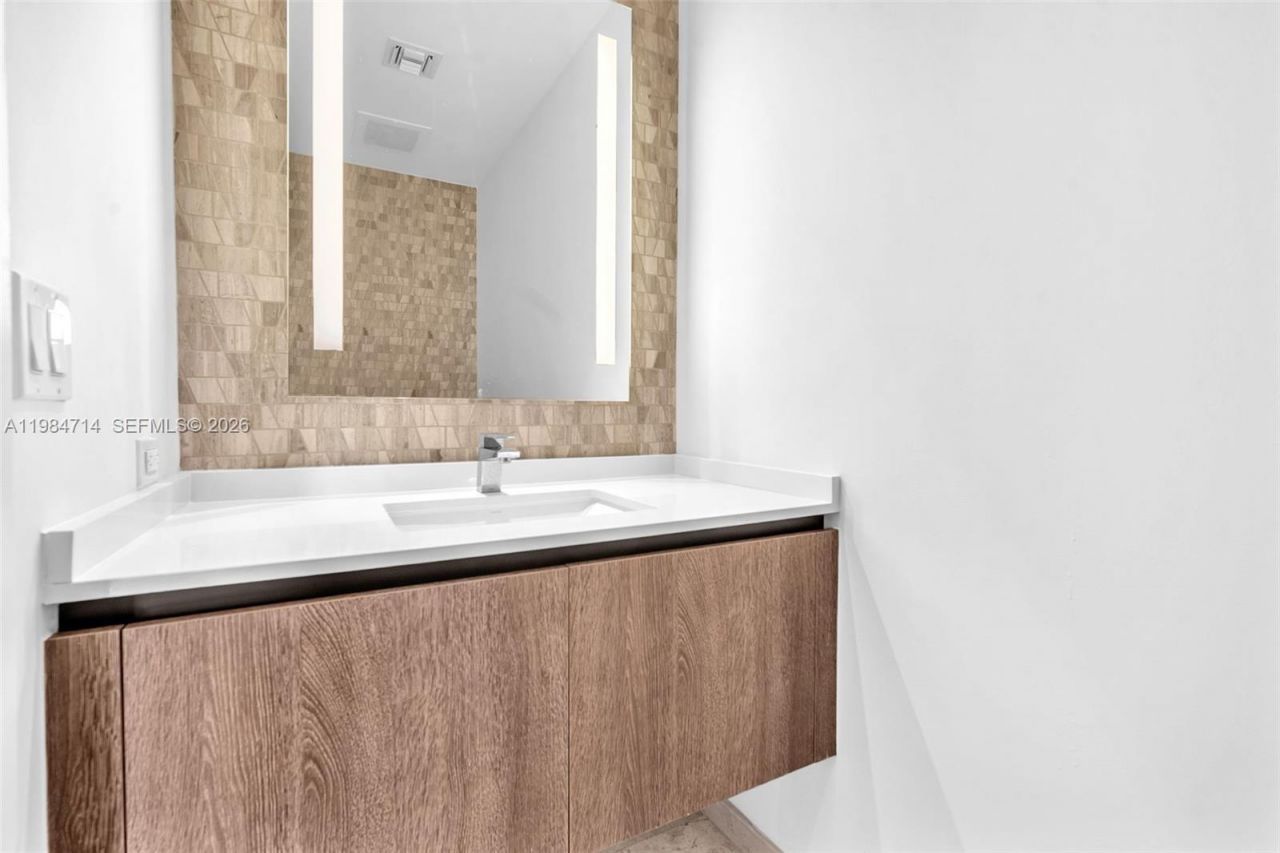 68 SE 6th St, Unit 806, Miami, FL 33131 Photo