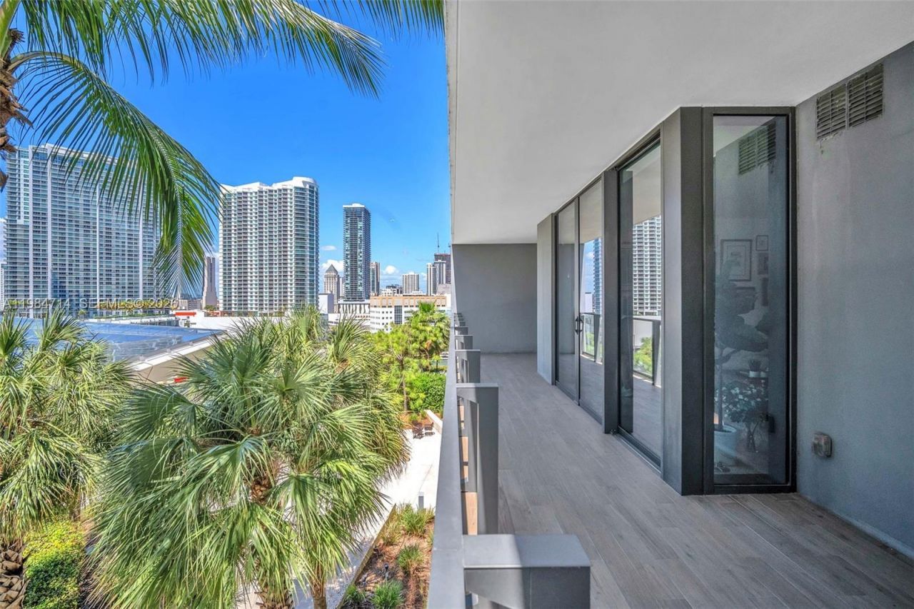 68 SE 6th St, Unit 806, Miami, FL 33131 Photo