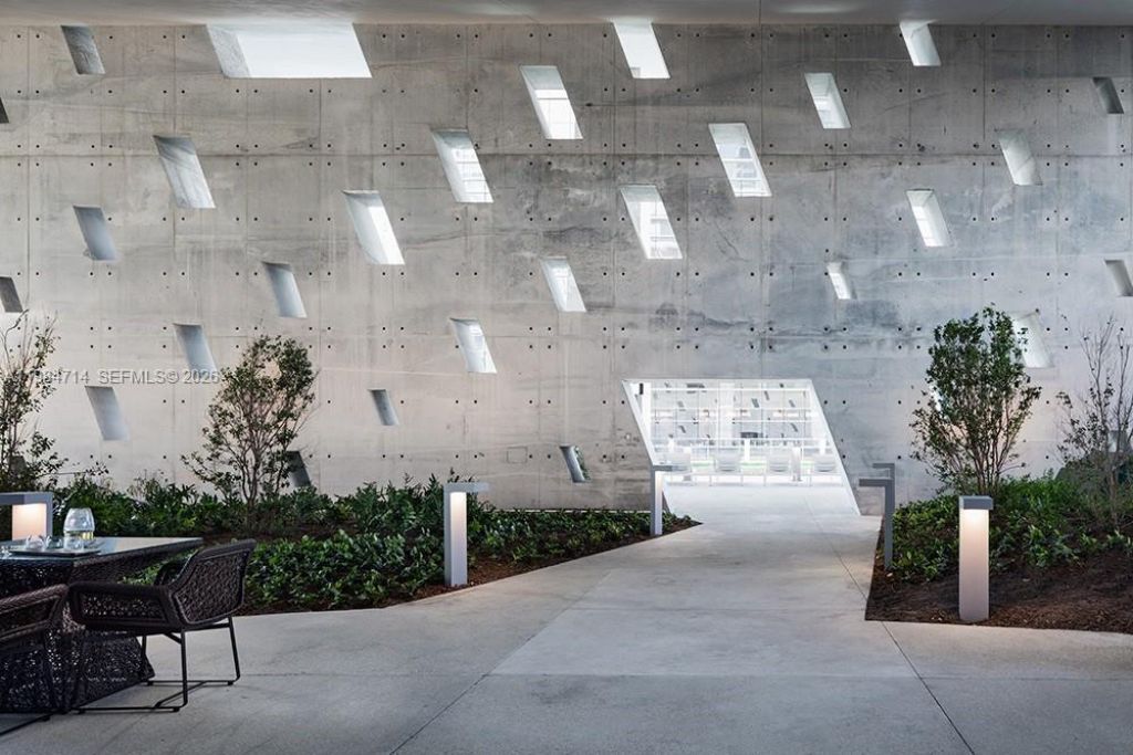 68 SE 6th St, Unit 806, Miami, FL 33131 Photo