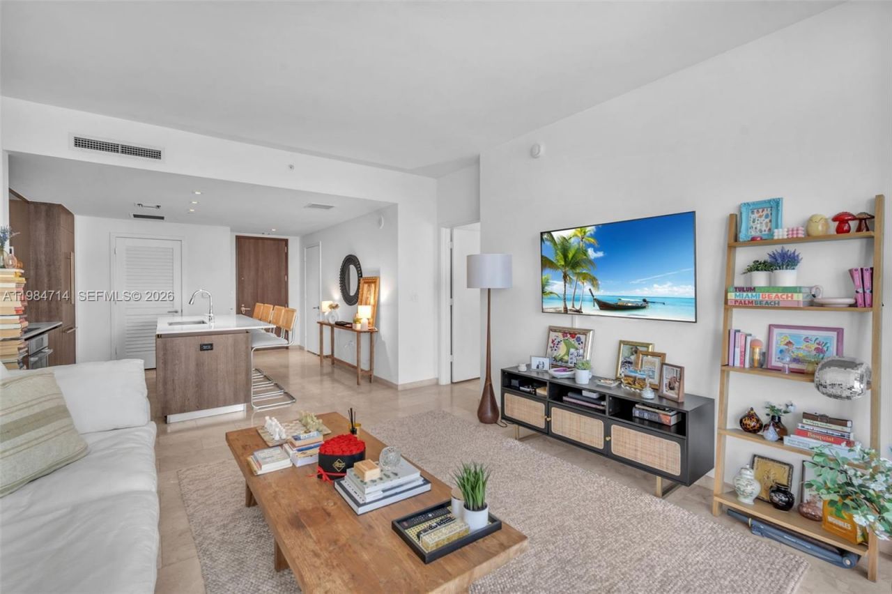 68 SE 6th St, Unit 806, Miami, FL 33131 Photo