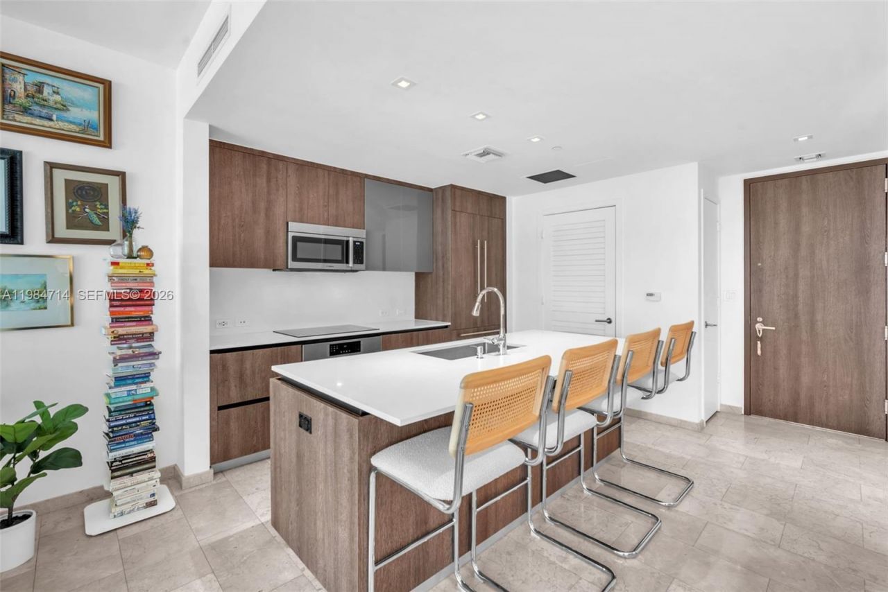 68 SE 6th St, Unit 806, Miami, FL 33131 Photo