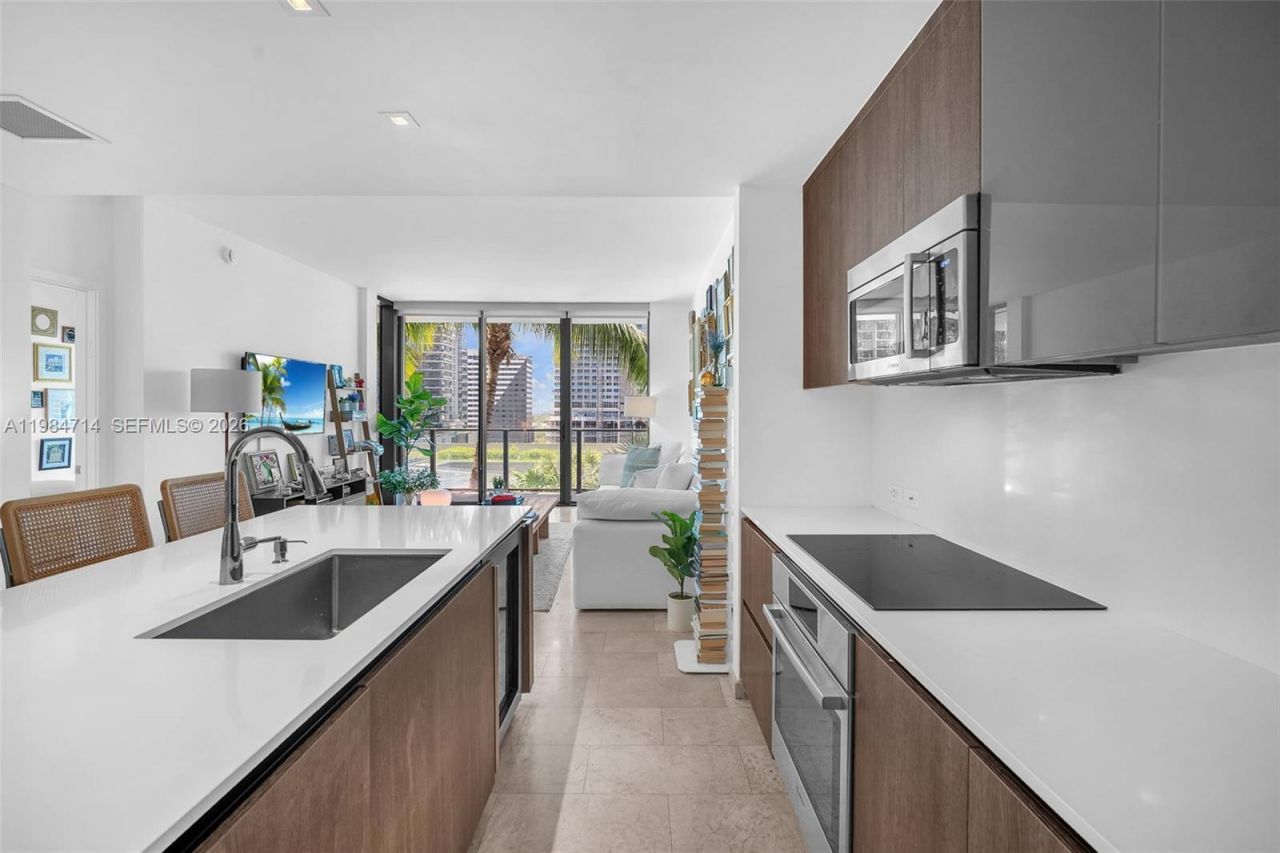 68 SE 6th St, Unit 806, Miami, FL 33131 Photo