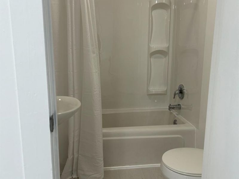 357 Roxboro, Vermilion, OH 44089 Photo 8