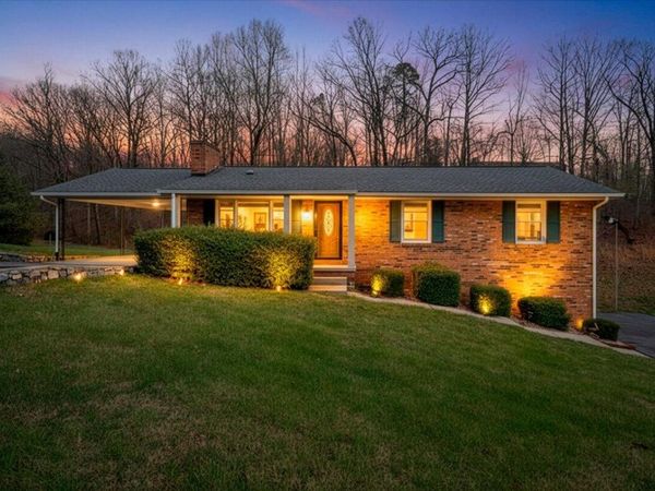 318 Fairfield LN , Troutville, VA 24175