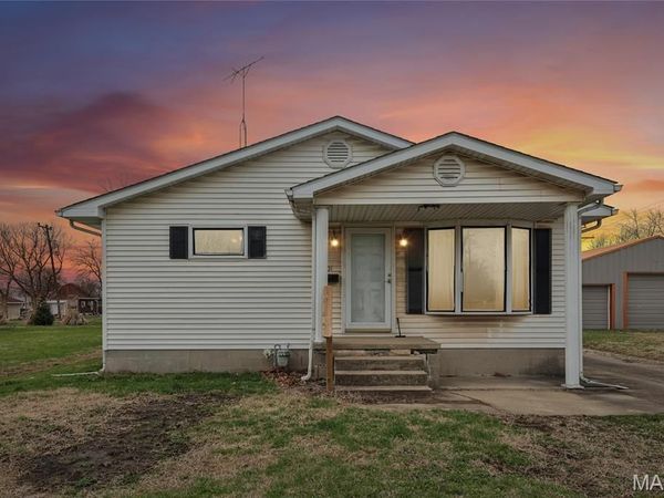 301 S Clinton Street, Litchfield, IL 62056