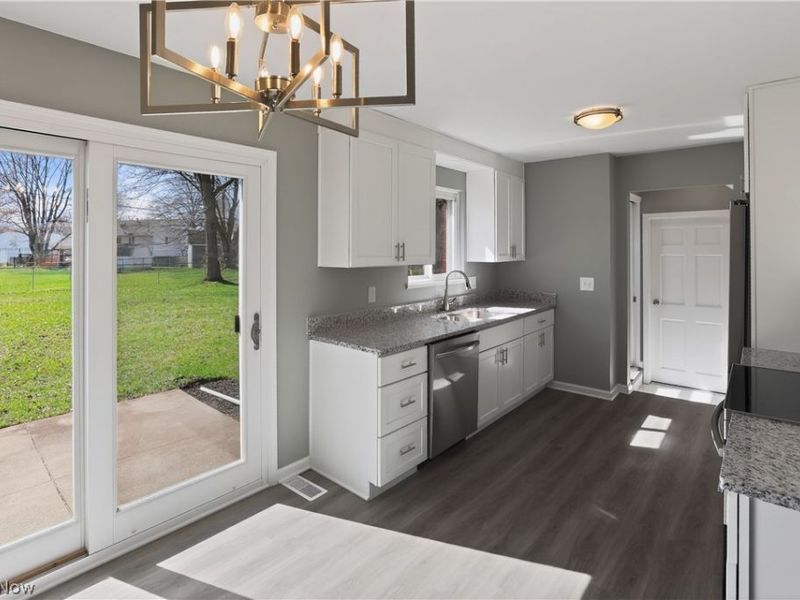 727 Fairwood Boulevard, Elyria, OH 44035 Photo 3