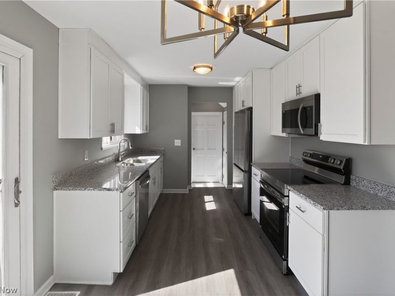 727 Fairwood Boulevard, Elyria, OH 44035 Photo 4