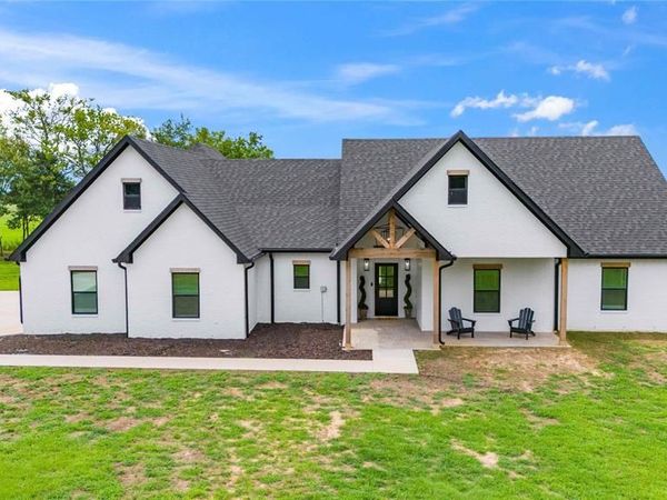 7 Silver Spur Drive, Mount Pleasant, TX 75455
