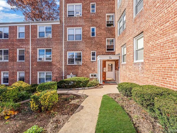 16 Edwards Street , Unit 3G, Roslyn Heights, NY 11577