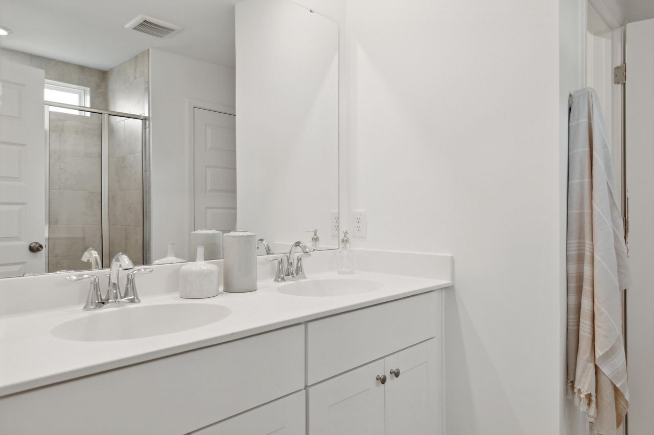 1034 Patagonia Street Photo 17