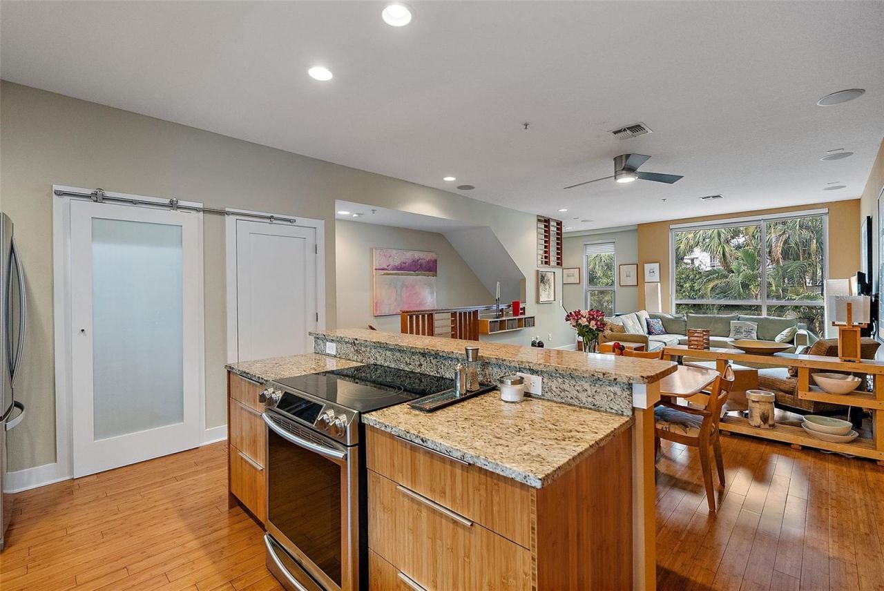 325 5th Avenue S, Unit 10, Saint Petersburg, FL 33701 Photo