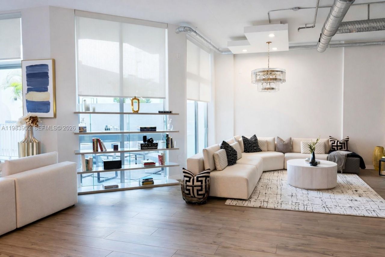 2100 Van Buren St , Unit 214, Hollywood, FL 33020 Photo