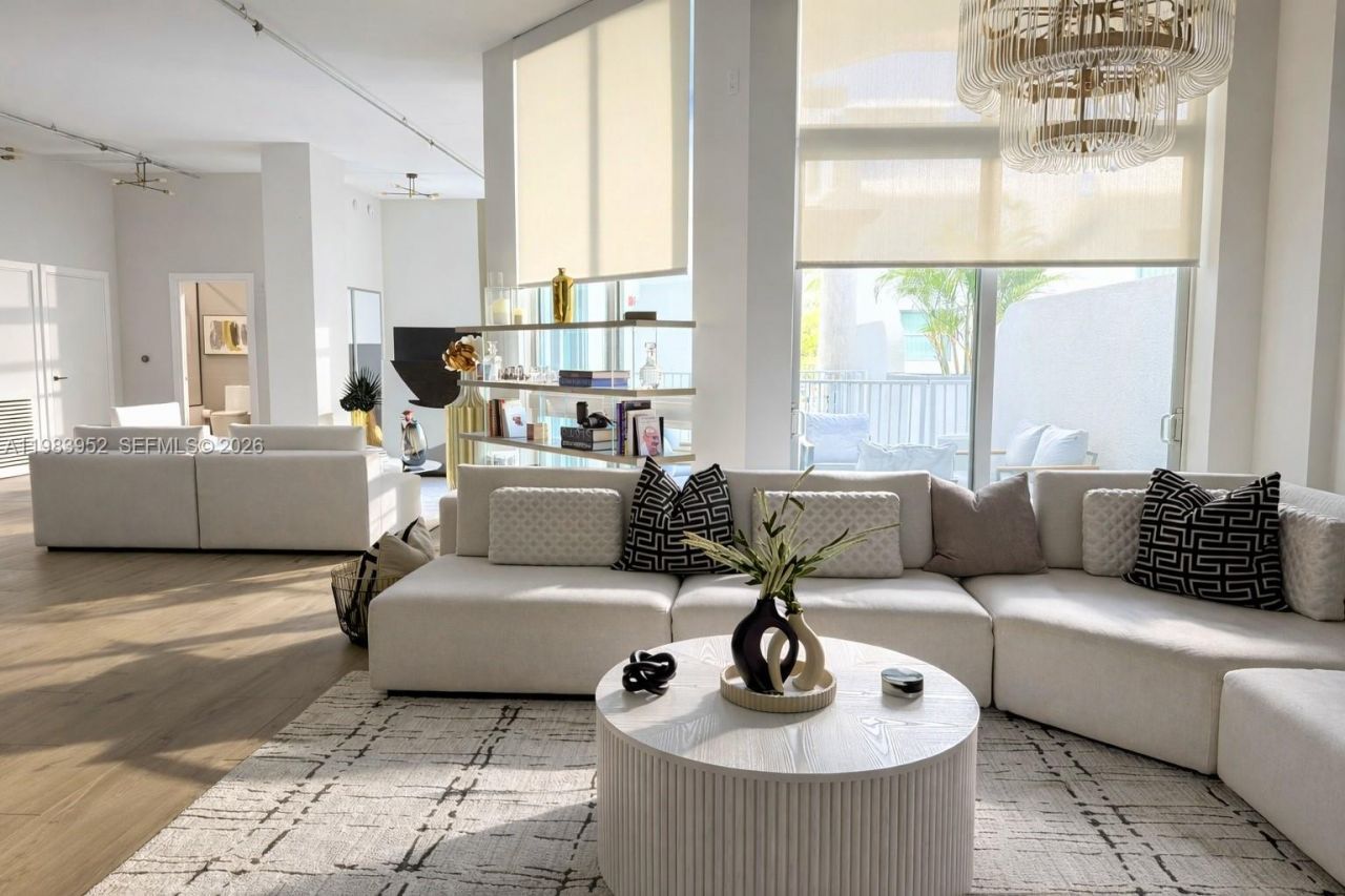 2100 Van Buren St , Unit 214, Hollywood, FL 33020 Photo