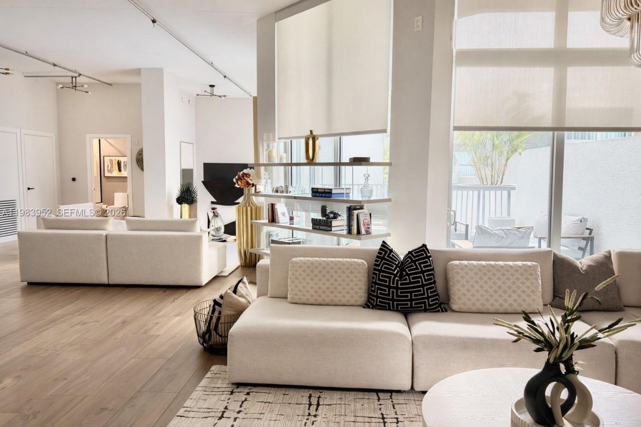 2100 Van Buren St , Unit 214, Hollywood, FL 33020 Photo