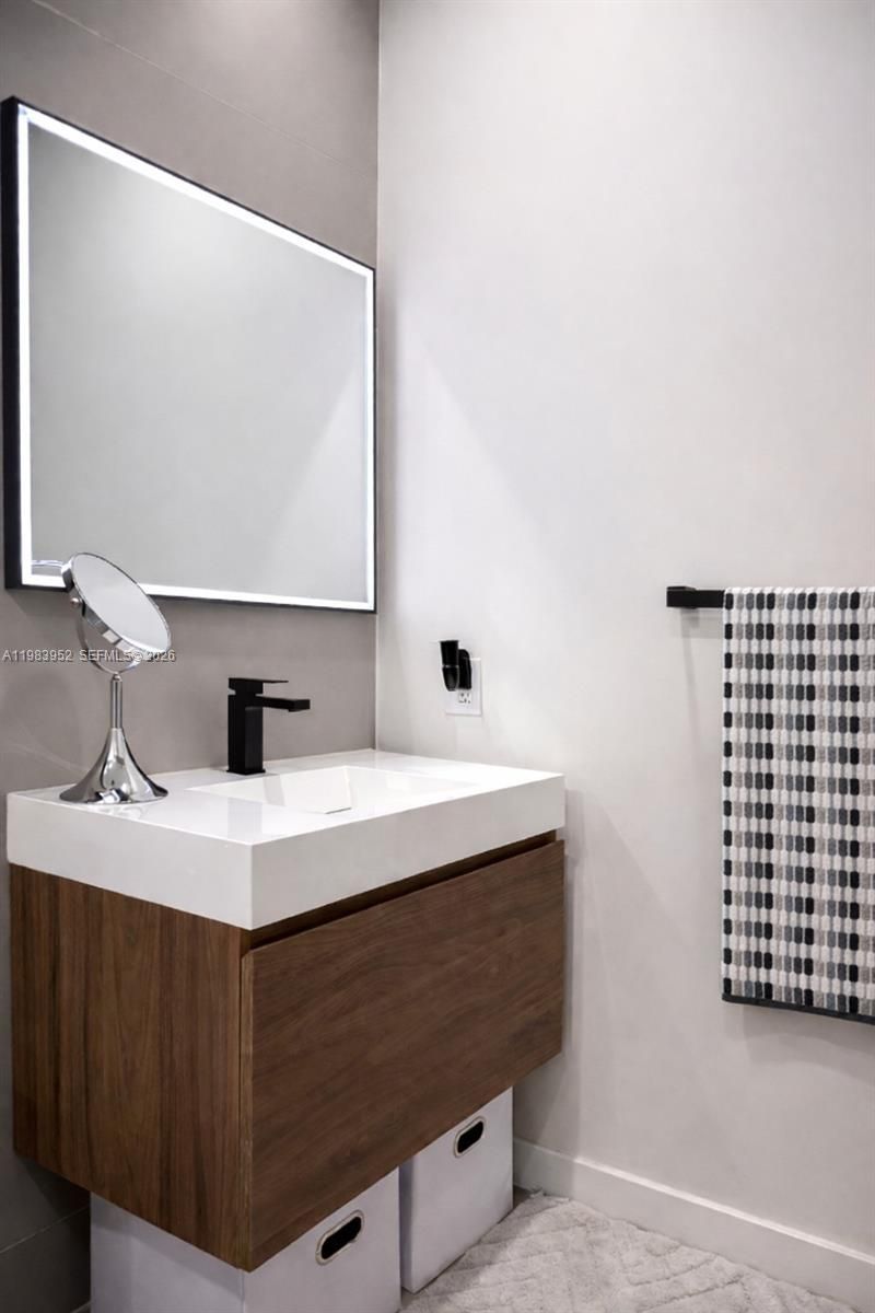 2100 Van Buren St , Unit 214, Hollywood, FL 33020 Photo