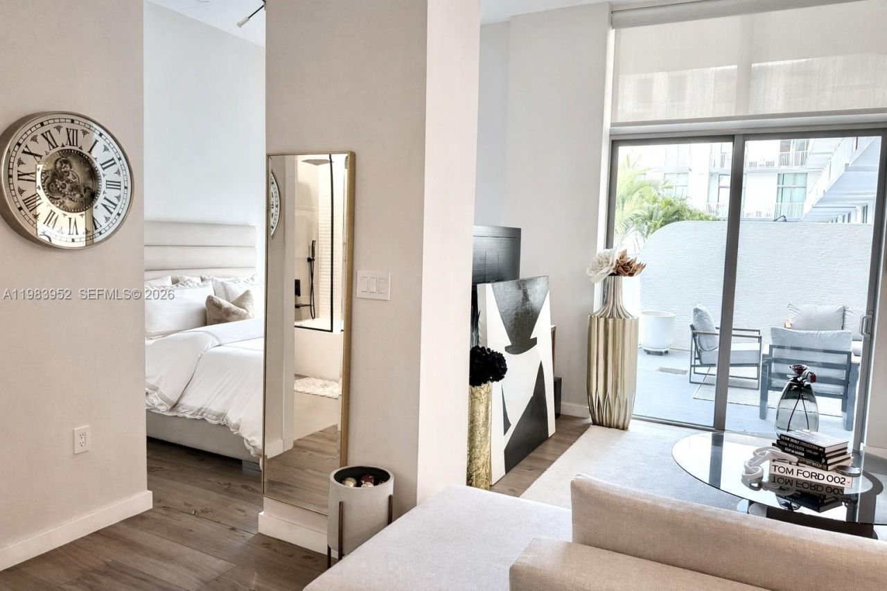 2100 Van Buren St , Unit 214, Hollywood, FL 33020 Photo