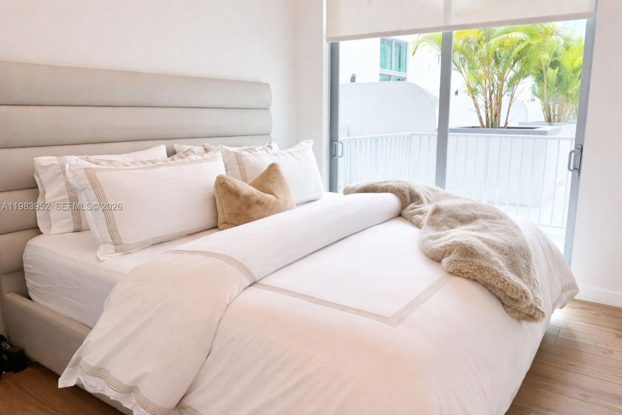 2100 Van Buren St , Unit 214, Hollywood, FL 33020 Photo