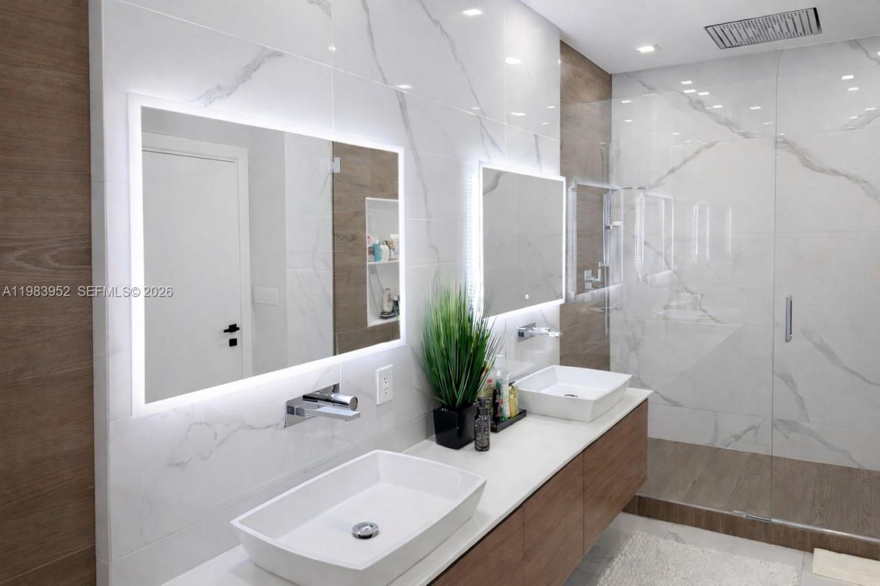 2100 Van Buren St , Unit 214, Hollywood, FL 33020 Photo