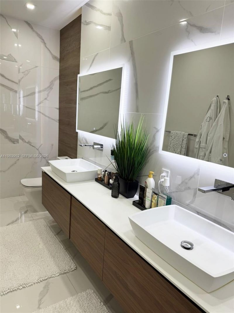 2100 Van Buren St , Unit 214, Hollywood, FL 33020 Photo