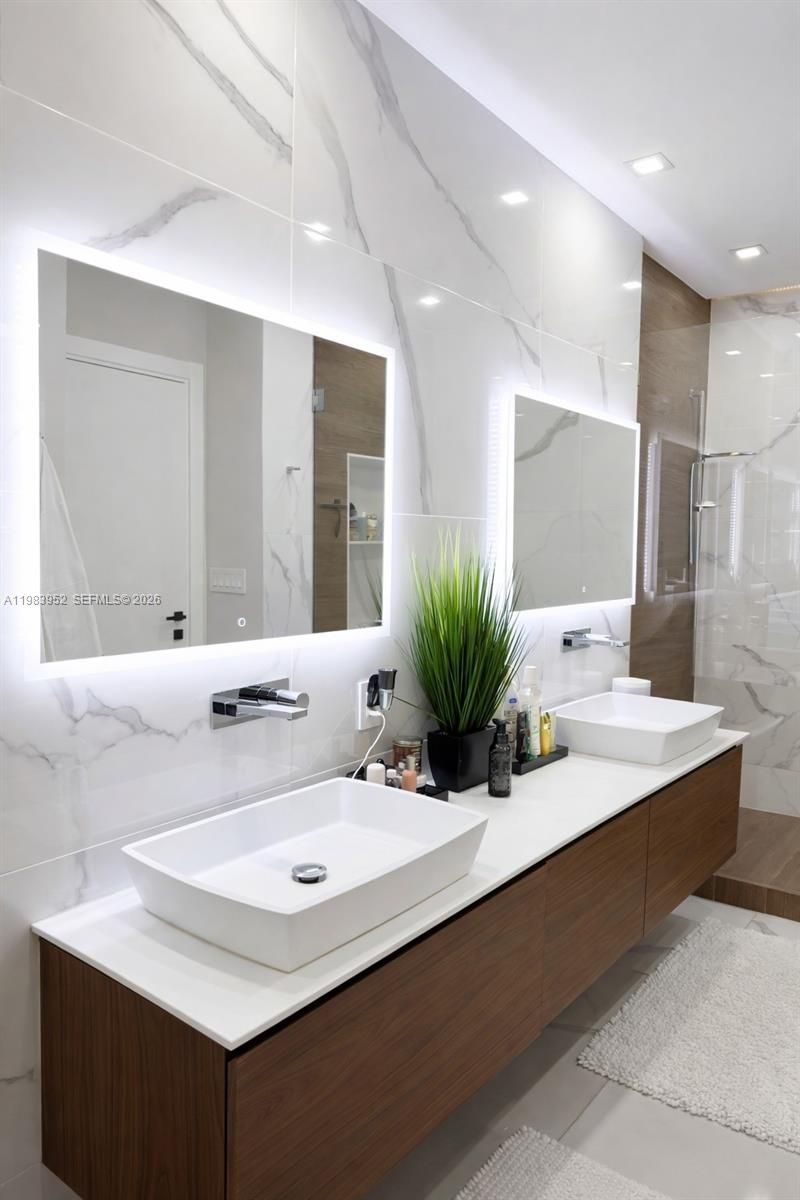 2100 Van Buren St , Unit 214, Hollywood, FL 33020 Photo