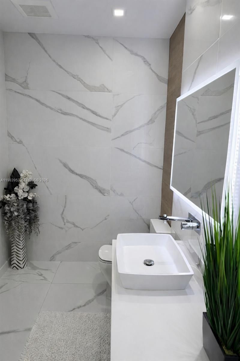 2100 Van Buren St , Unit 214, Hollywood, FL 33020 Photo