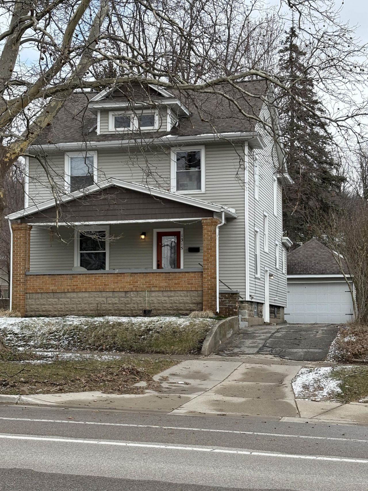 1315 Lake Michigan Drive Nw, Grand Rapids, MI 49504 Main Photo