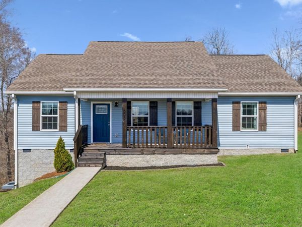 608 Skyview Dr, Ashland City, TN 37015