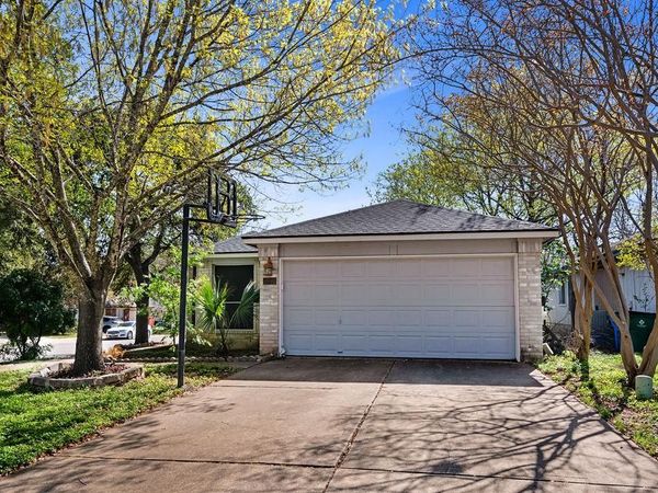 1001 Apple Cross DR, Pflugerville, TX 78660