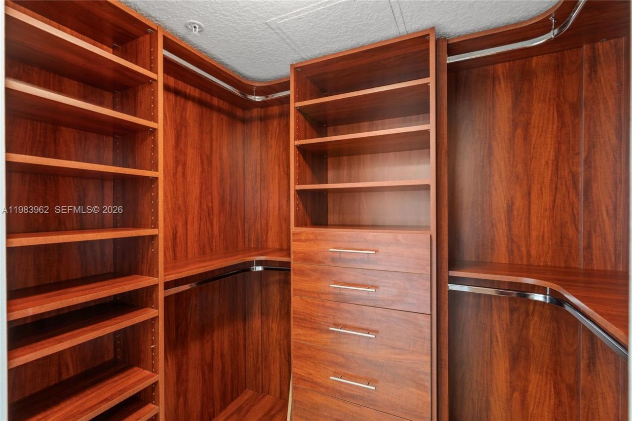 1800 N Bayshore Dr, Unit 1208, Miami, FL 33132 Photo