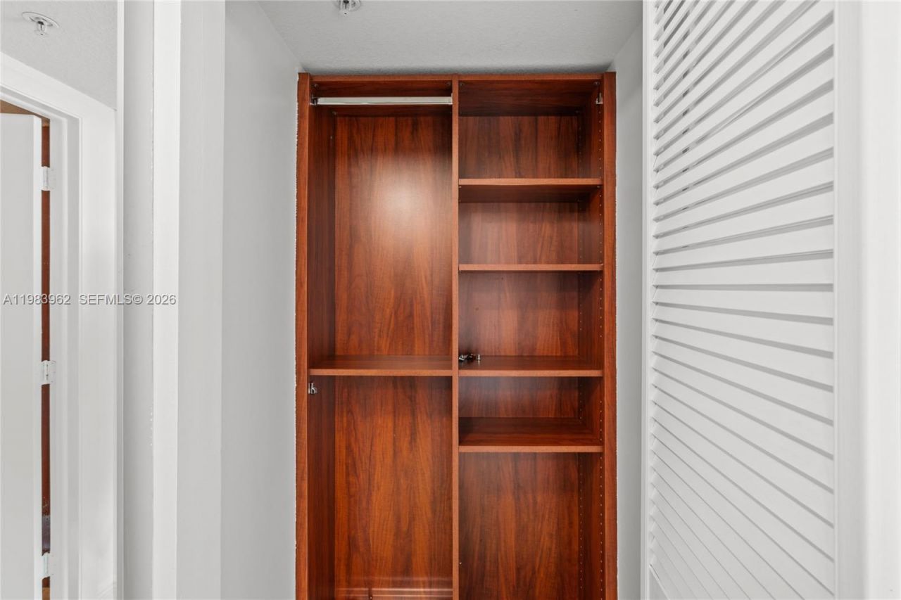 1800 N Bayshore Dr, Unit 1208, Miami, FL 33132 Photo