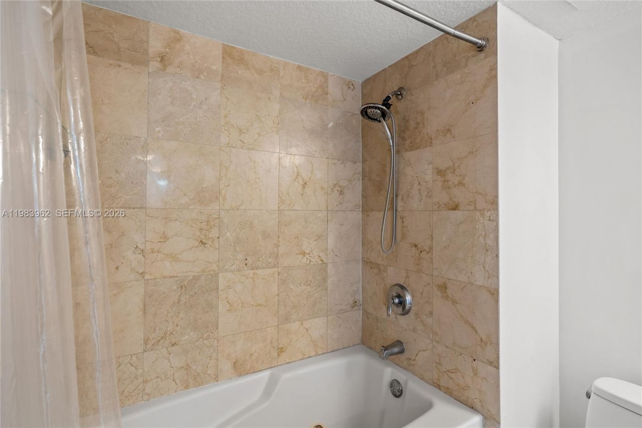 1800 N Bayshore Dr, Unit 1208, Miami, FL 33132 Photo